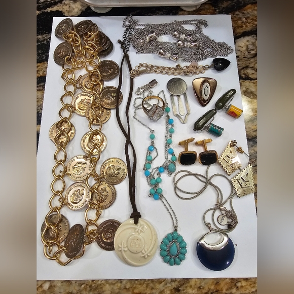 Assorted Jewelry LOT 4.5lbs Bag#15 - Picture 7 of 16